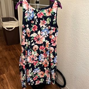 Floral dress like new size 14 with pockets